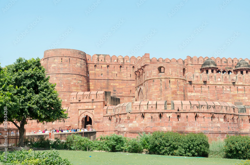General view of the facade of Agra Fort (Agra, India)