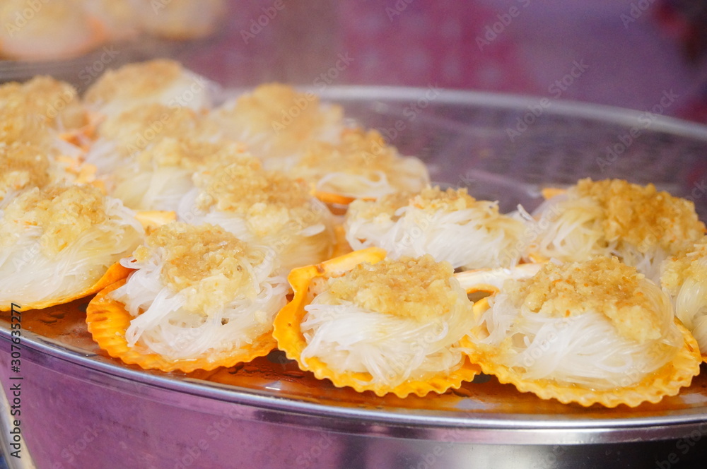 Fresh steamed oysters with vermicelli Fresh steamed oysters with vermicelli