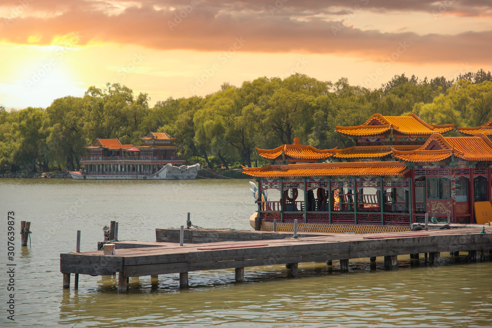 Obraz premium Beihai Park is an imperial garden