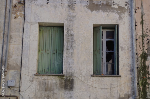 habitat pr  caire vieux logement insalubre de pr  carit     nerg  tique et salet  