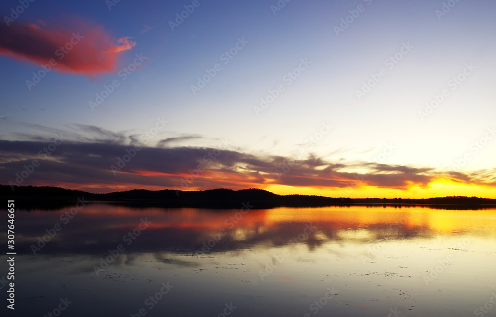 Obraz premium sunset landscape in Alqueva lake