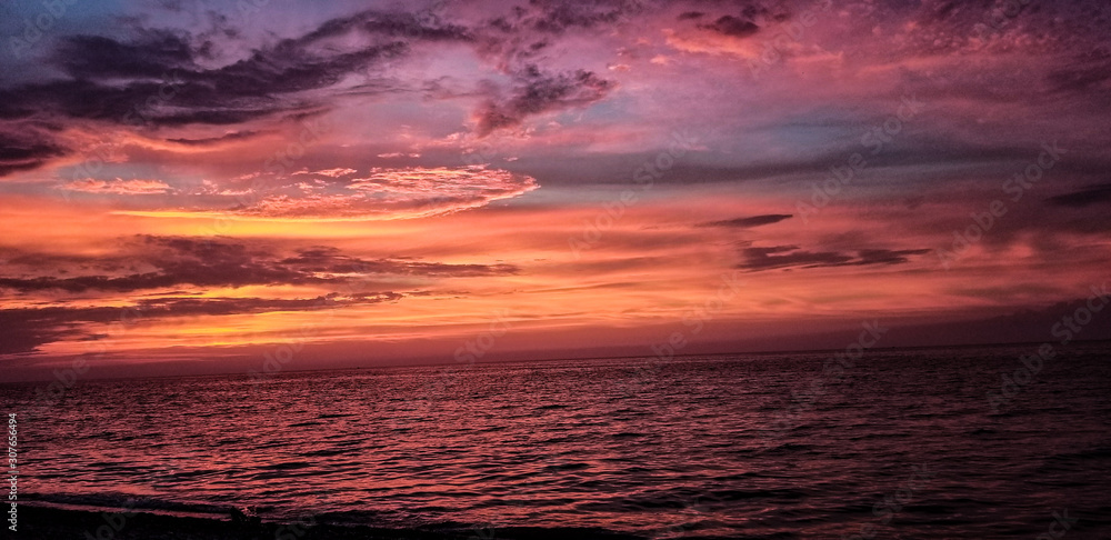 Fototapeta premium sunset over the sea