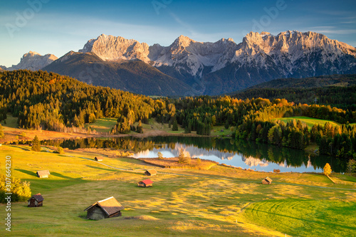 Geroldsee bei Sonnenuntergang mit Alpenglühen