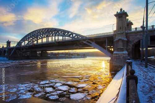 Berezhkovskaya embankment  and  bridge photo