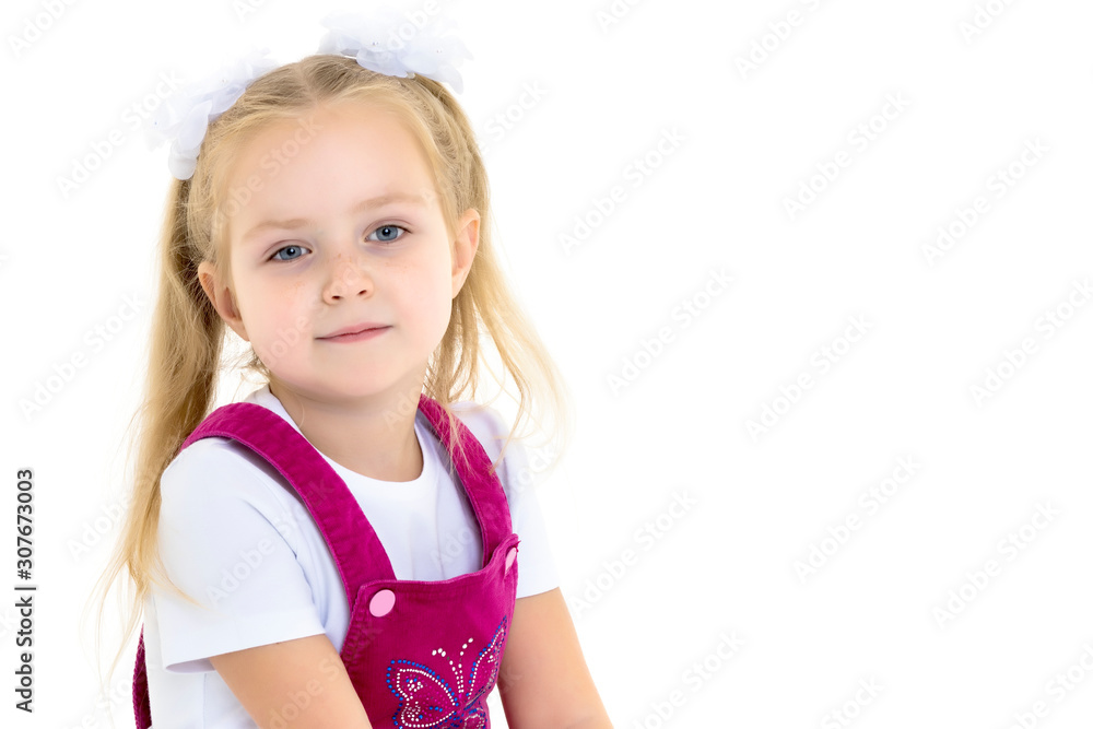 The little girl is on her knees. The little girl is on her knees.