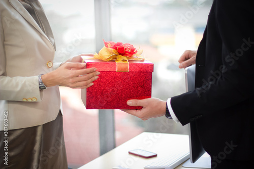 Gift giving festival,Giving gifts to employees, giving bonuses to employees,Happy New Year