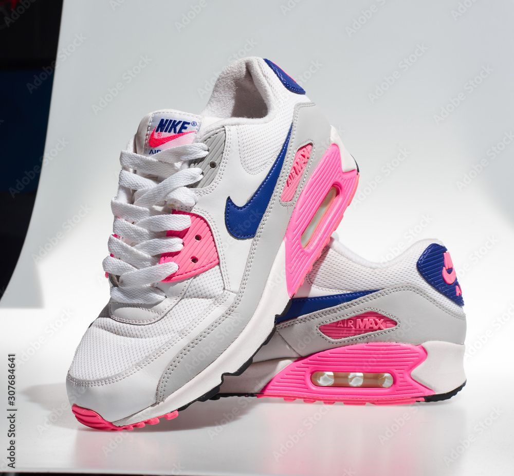 Haz un esfuerzo Independencia Decrépito london, englabnd, 05/08/2018 Nike Air max 90s, White, pink, purple, Nike  air max retro classic sneaker trainers. Nike sport and street wear  fashionable athletic apparel. Isolated nikes. foto de Stock | Adobe Stock