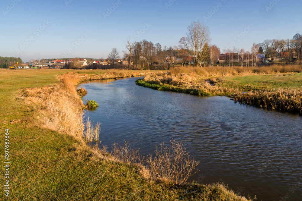 Rzeka Narew w okolicy Suraża, Narwiański Park Narodowy, Dolina Narwi, Suraż, Podlasie, Polska Rzeka Narew w okolicy Suraża, Narwiański Park Narodowy, Dolina Narwi, Suraż, Podlasie, Polska