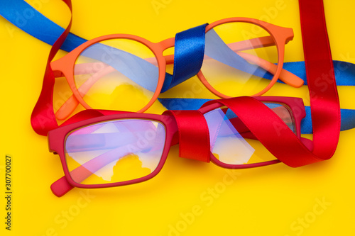 Regalar salud, regalar unas buenas gafas o lentes a las personas queridas que no ven bien o no pueden leer