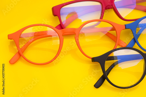 Gafas modernas para poder graduar la vista y ver bien o leer