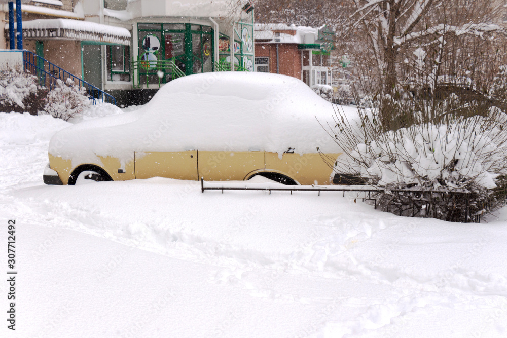 The car is covered with a thick layer of snow The car is covered with a thick layer of snow