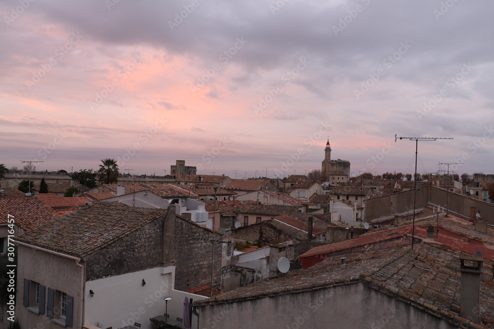 Village de Aigues-Mortes - La ville et ses toîts vus depuis les remparts - Département du Gard - Languedoc Roussillon - Région Occitanie - France
