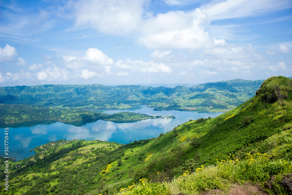 Naklejka premium view of mountains