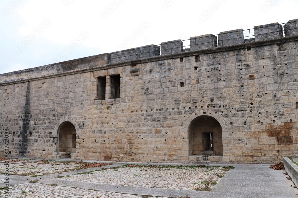 Remparts du village de Aigues-Mortes - Vue du côté intérieur - Département du Gard - Languedoc Roussillon - Région Occitanie - France Remparts du village de Aigues-Mortes - Vue du côté intérieur - Département du Gard - Languedoc Roussillon - Région Occitanie - France