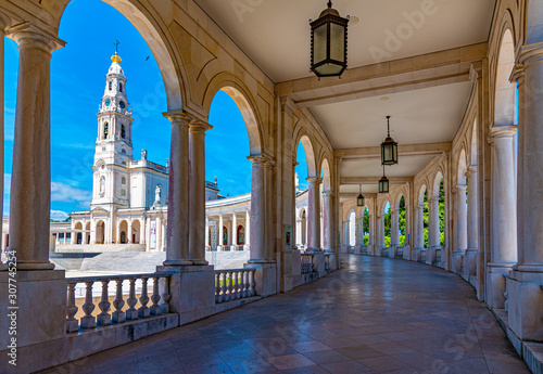 Obraz na płótnie Basilica of Holy Trinity and High Cross at Fatima, Portugal