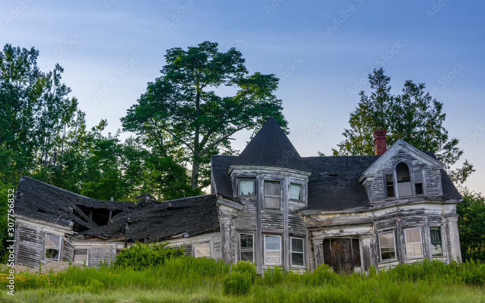Abandoned House in Rural Maine - What looks to be an once elegant house now abandoned lays in decay and rotting in the countryside. Abandoned House in Rural Maine - What looks to be an once elegant house now abandoned lays in decay and rotting in the countryside.