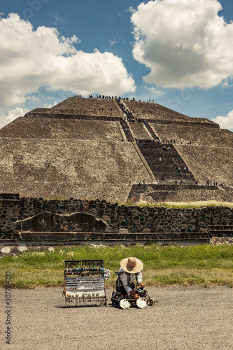 pyramid of sun and the moon teotihuacan