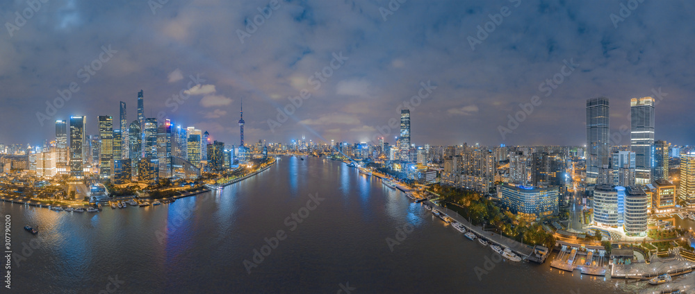 Naklejka premium The night view of the city on the huangpu river bank in the center of Shanghai, China
