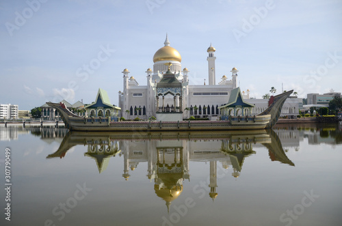 Brunei_MAR 20 2018: Omar Ali Saifuddien Mosque is an Islamic mosque in Bandar Seri Begawan. It is often considered as one of the most beautiful mosques in the Asia Pacific.