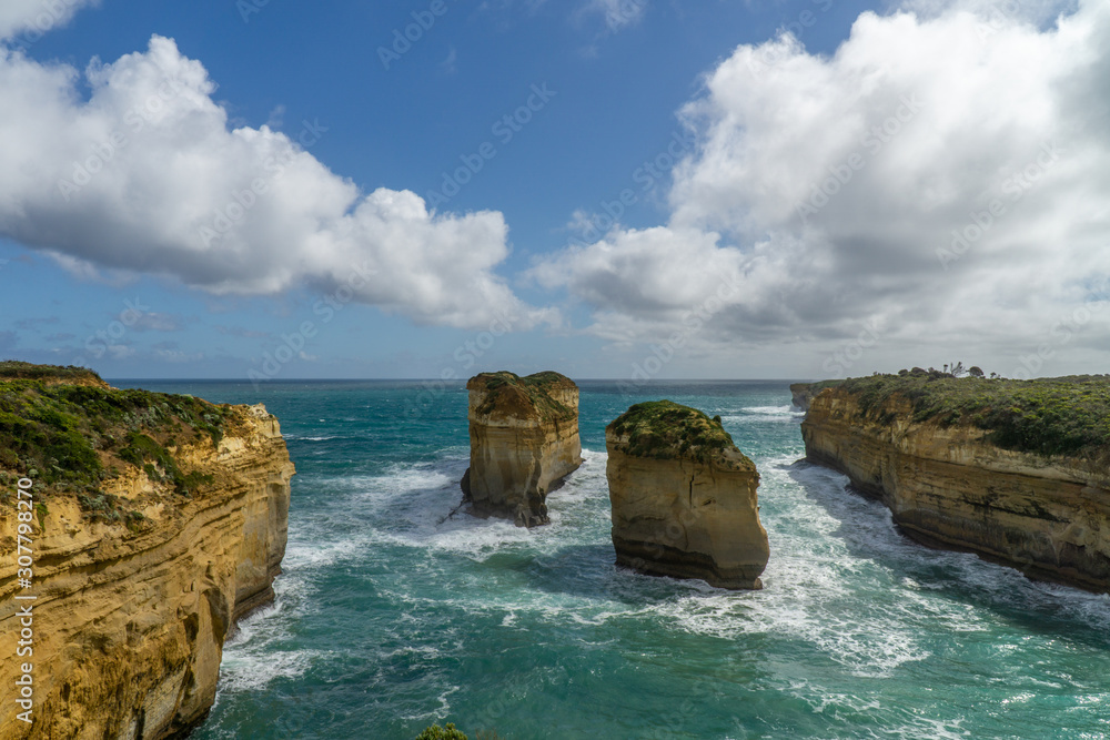 Fototapeta premium Port Campbell National Park is located 285 km west of Melbourne in the Australian state of Victoria and is the highlight of the Great Ocean Road and the Great Ocean Walk
