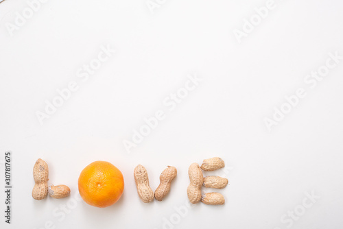 Love aus Erdnüssen