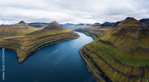Foto Aerial view of fjords near the village of Funningur in Faroe Islands, Denmark