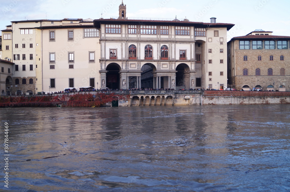 Fototapeta premium The swollen river Arno in Florence, Italy