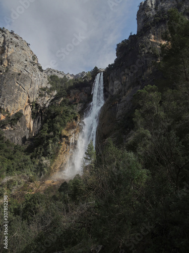 The waterfall of La Osera with its 130 meters is the highest in Andalusia. It is located on the Aguascebas Chico River, within the Natural Park of the Sierra de Cazorla, Segura and Las Villas, Jaén.