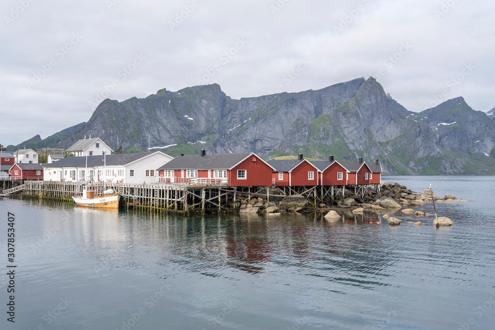 Naklejka premium stilt rorbuer and steep slopes, Hamnoy Reine, Lofoten, Norway