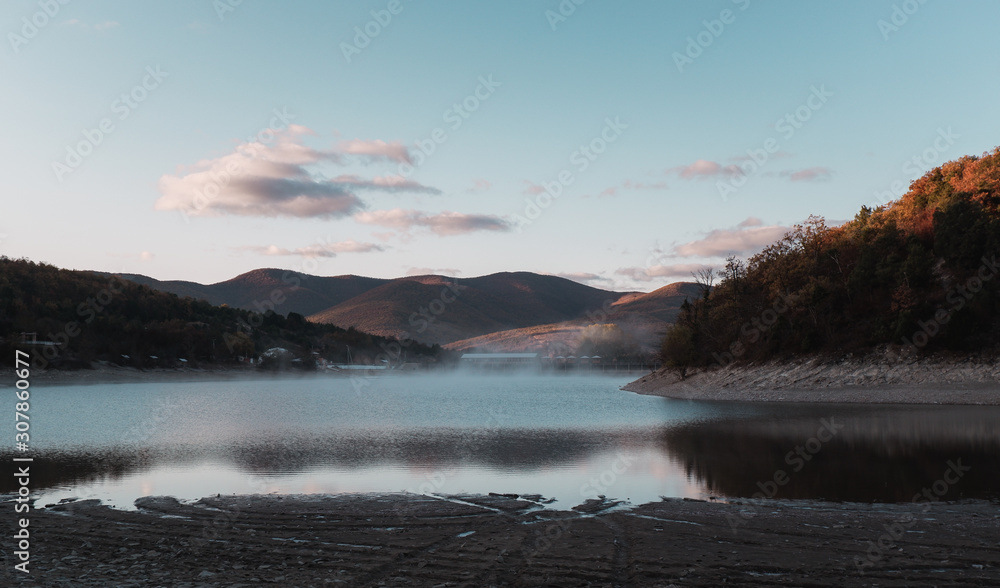 Obraz premium fog over the lake