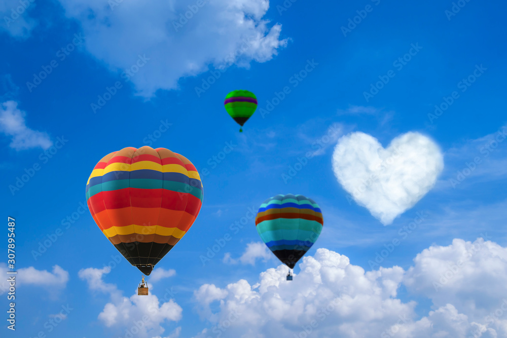 Obraz premium Blue sky with white clouds, clear blue sky with plain white cloud with space for text background