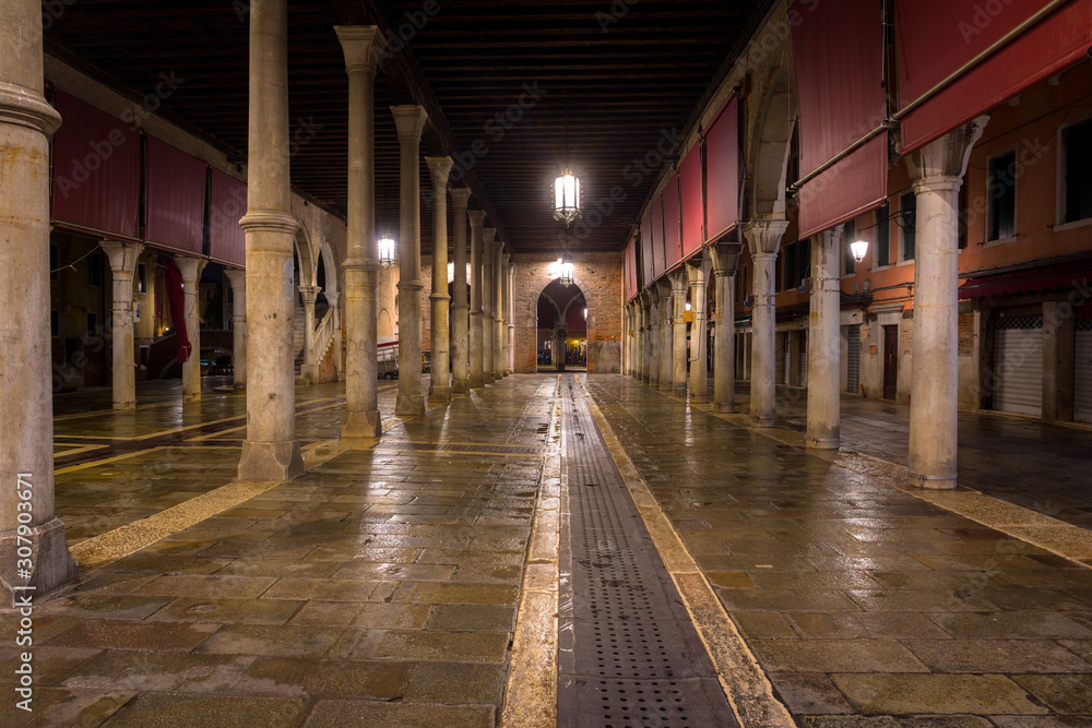 Fototapeta premium Venice city with beautiful architecture at night, Italy