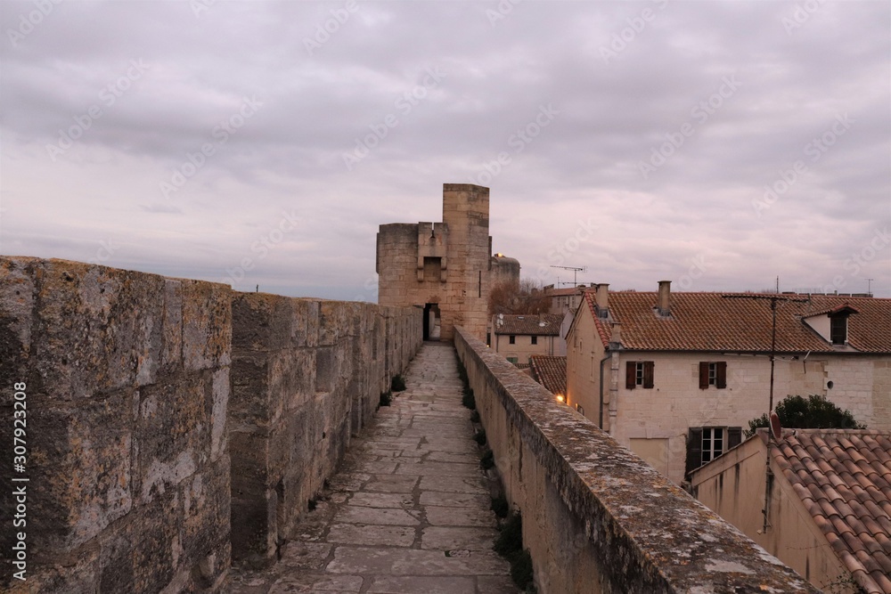 Chemin de ronde sur les fortifications du village de Aigues Mortes - Département du Gard - Languedoc Roussillon - Région Occitanie - France Chemin de ronde sur les fortifications du village de Aigues Mortes - Département du Gard - Languedoc Roussillon - Région Occitanie - France