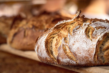 Papier peint photo Boulangerie Pain au levain croûte croustillante  © YesPhotographers