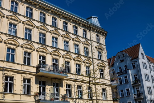 sanierte altbauten in berlin charlottenburg, deutschlan © ArTo