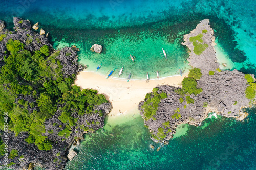 Fototapeta Naklejka Na Ścianę i Meble -  Travel concept: tropical sand beach and turquoise water view from the top. Lahos Island, Caramoan Islands, Philippines. Summer and travel vacation concept.