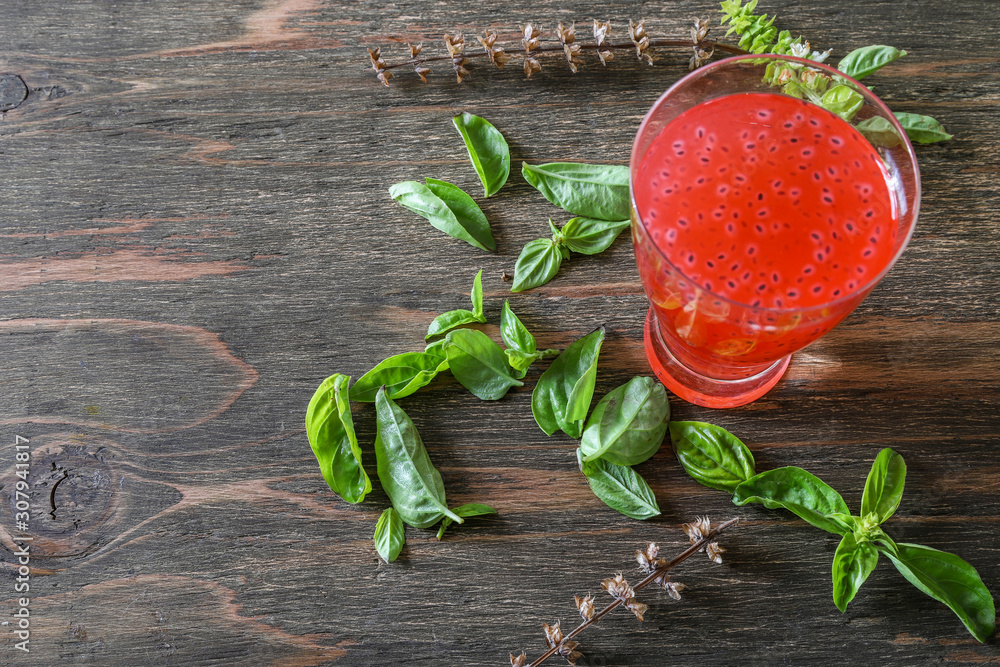 バジルシードドリンクとバジルの葉 Stock Photo Adobe Stock バジルシードドリンクとバジルの葉 Stock Photo Adobe Stock