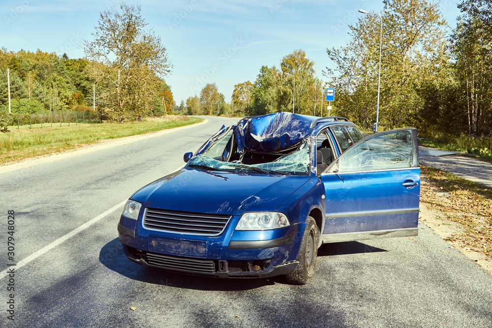 Naklejka premium Crossover collision with a bus stop on a road at the scene of a car accident