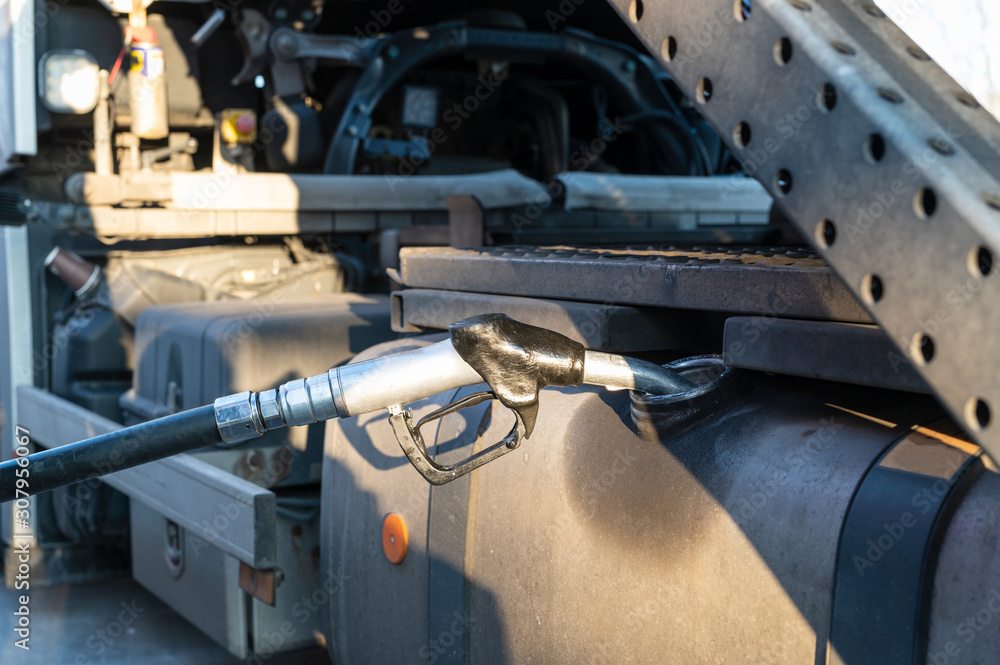 Woher Weiß Die Zapfpistole Dass Der Tank Voll Ist stock.adobe.com