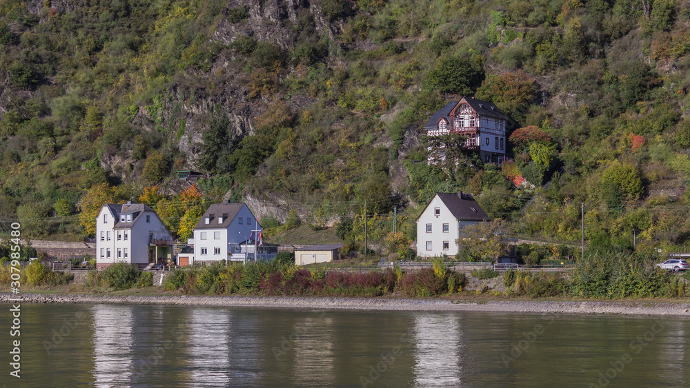 Poblado a la orilla del rio Rin