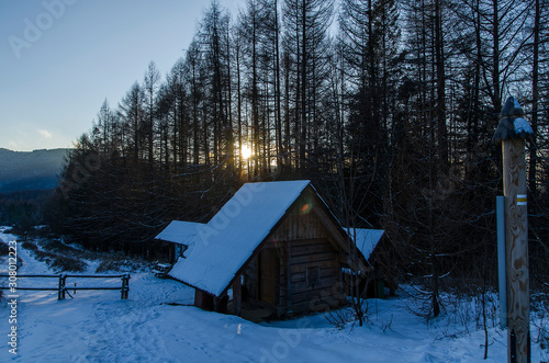 Fototapeta Naklejka Na Ścianę i Meble -  szałas bieszczady
