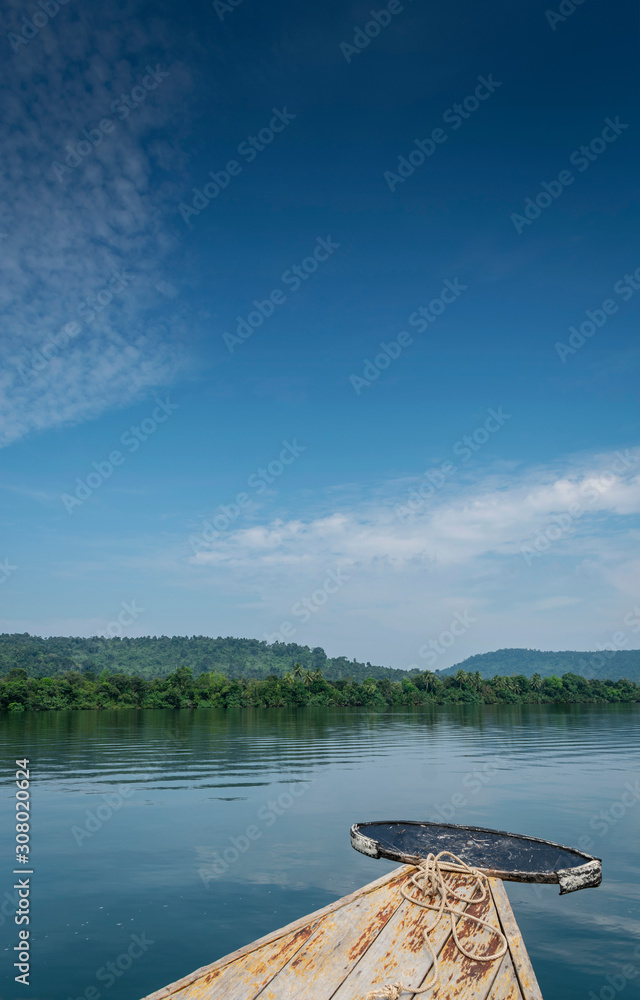 Obraz premium tatai river jungle nature landscape in remote cardamom mountains cambodia