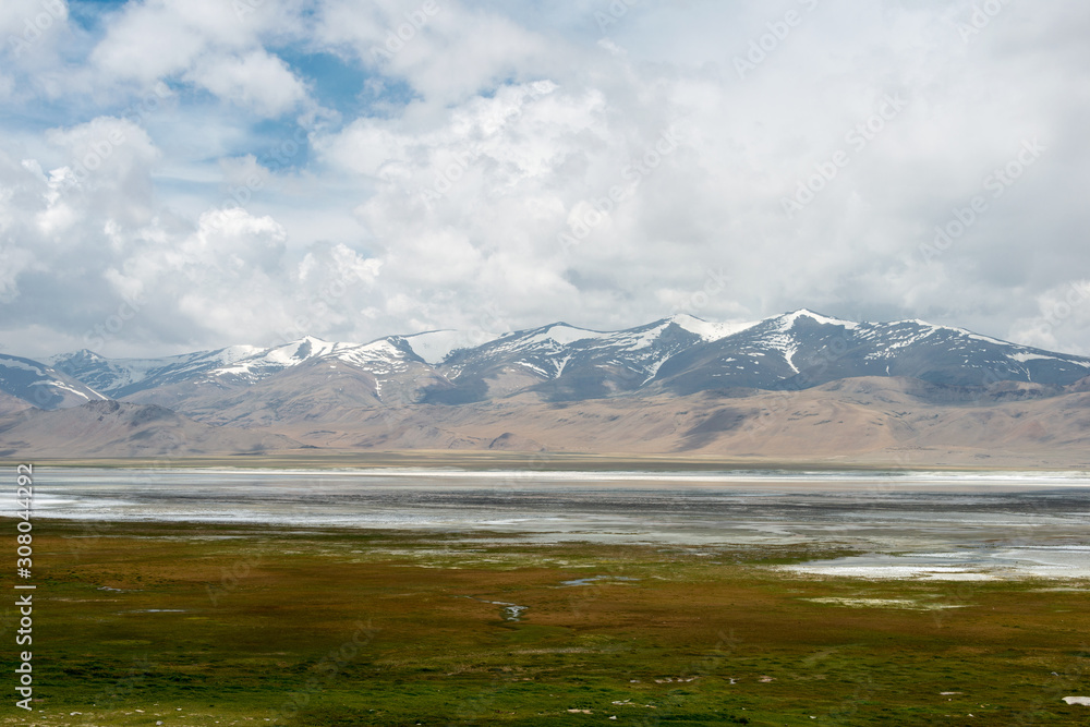 Ladakh, India - Jul 12 2019 - Tso Kar Lake in Ladakh, Jammu and Kashmir, India.  is a fluctuating salt lake situated in the Rupshu Plateau and valley in the southern part of Ladakh in India. - obrazy, fototapety, plakaty 