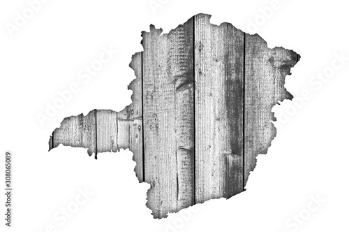 Karte von Minas Gerais auf verwittertem Holz