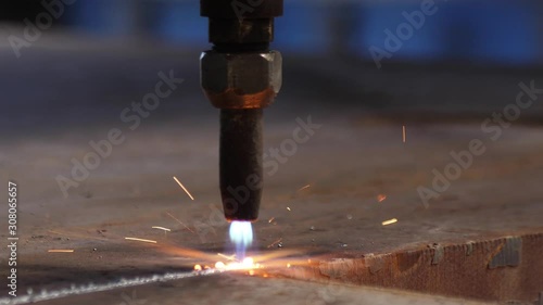 gas plasma cutting machine cutting steel 4k photo