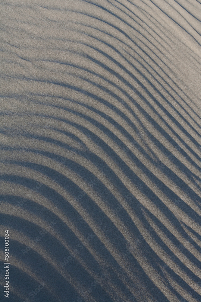 Obraz premium Sand waves on a beach.