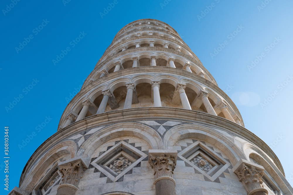 Torre de Pisa, inclinada, oscilante. Italia.