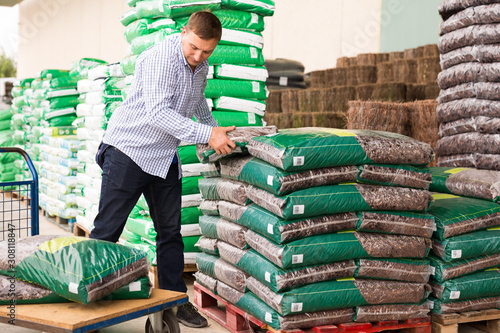 Customer buying fertilizer in store photo