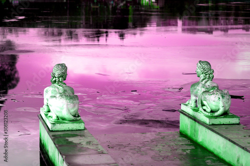 Photo sphinxes girls in the pond of the Royal Park