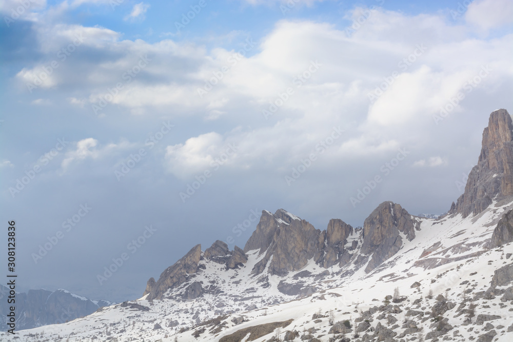 Obraz premium View of stone range in Dolomites